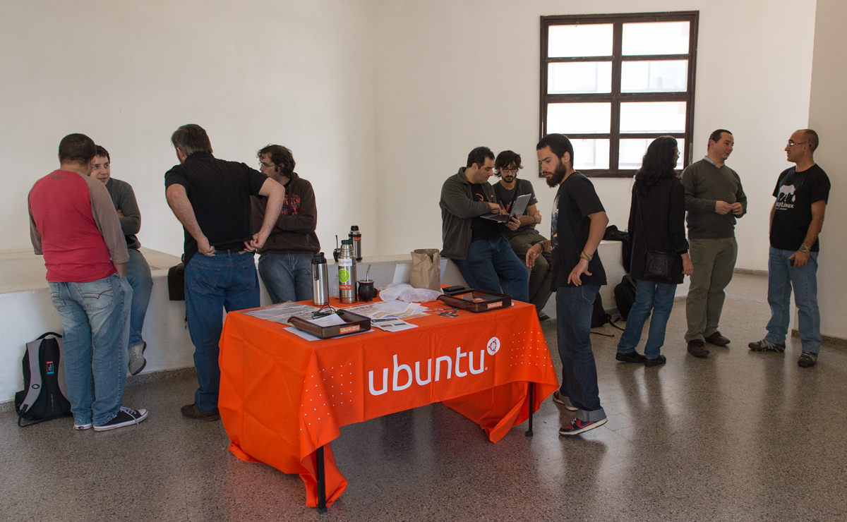 FLISoL Montevideo 2014, en FADU. Foto de Fernando Da Rosa.