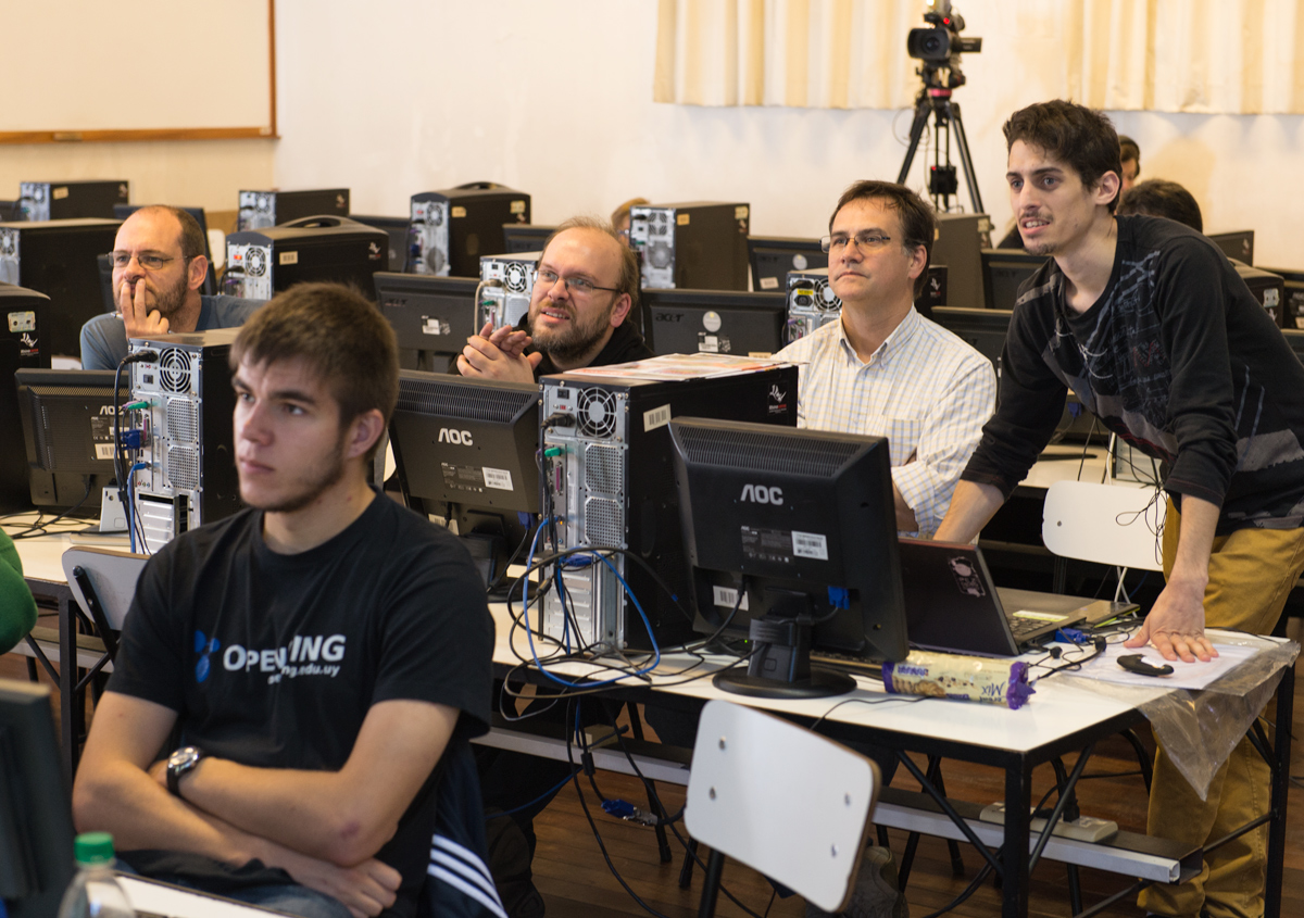 FLISoL Montevideo 2014, en FADU. Foto de Fernando Da Rosa.
