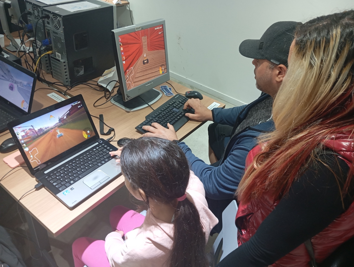 LAN Party en el FLISoL Montevideo 2025.