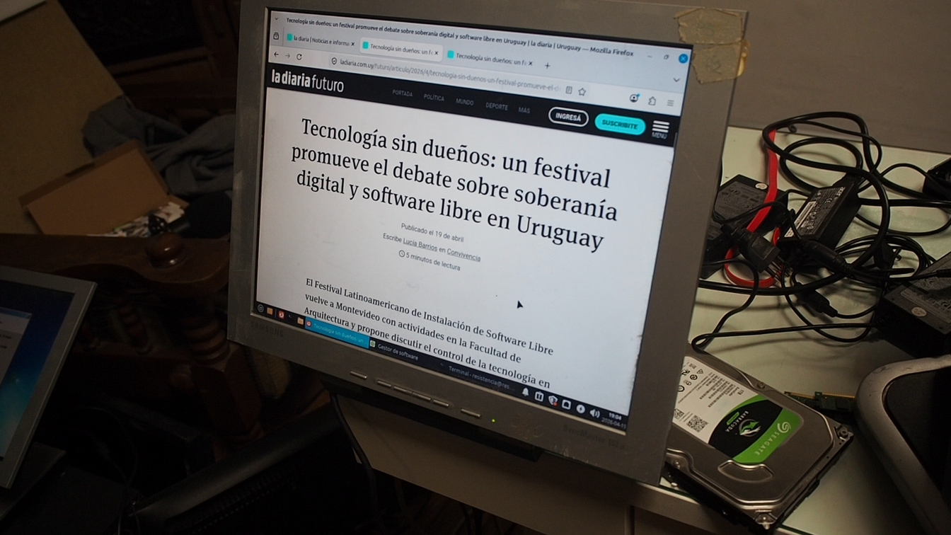 Nota de la diaria sobre FLISoL Montevideo 2026, en FADU.